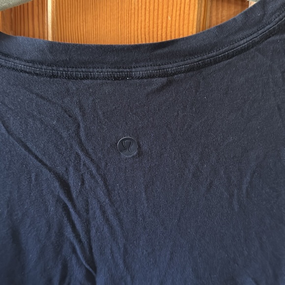 Navy blue Lululemon v-neck tshirt, size M - Picture 3 of 3